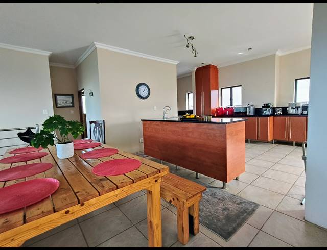 6 BEDROOM HOUSE FOR SALE IN PARADISE BEACH